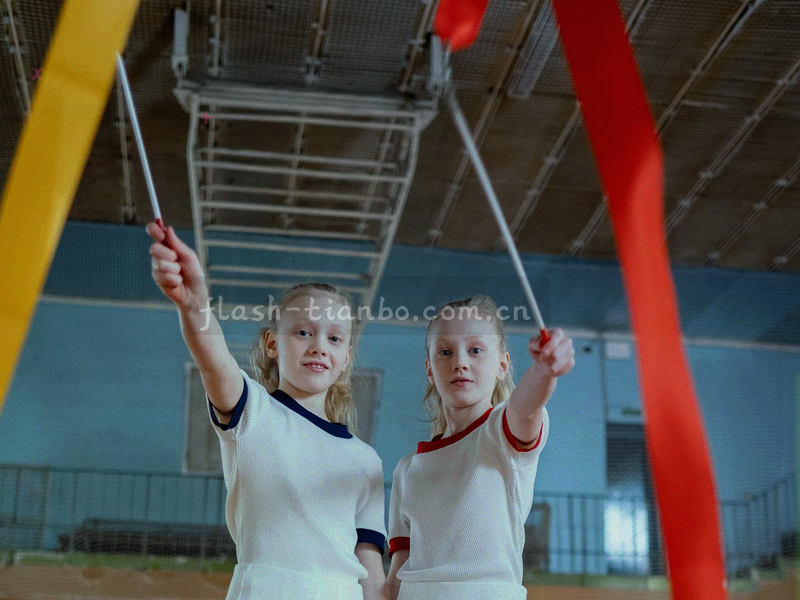 协作剪影与科技线条